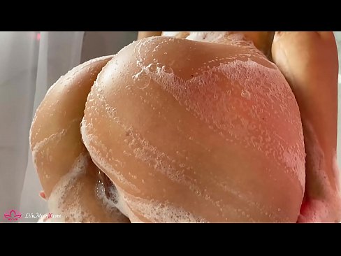 ❤️ Donkerkop masturbeer poes met vibrator tot intense orgasme in stort ❤❌ Russiese pornografie by ons ❤